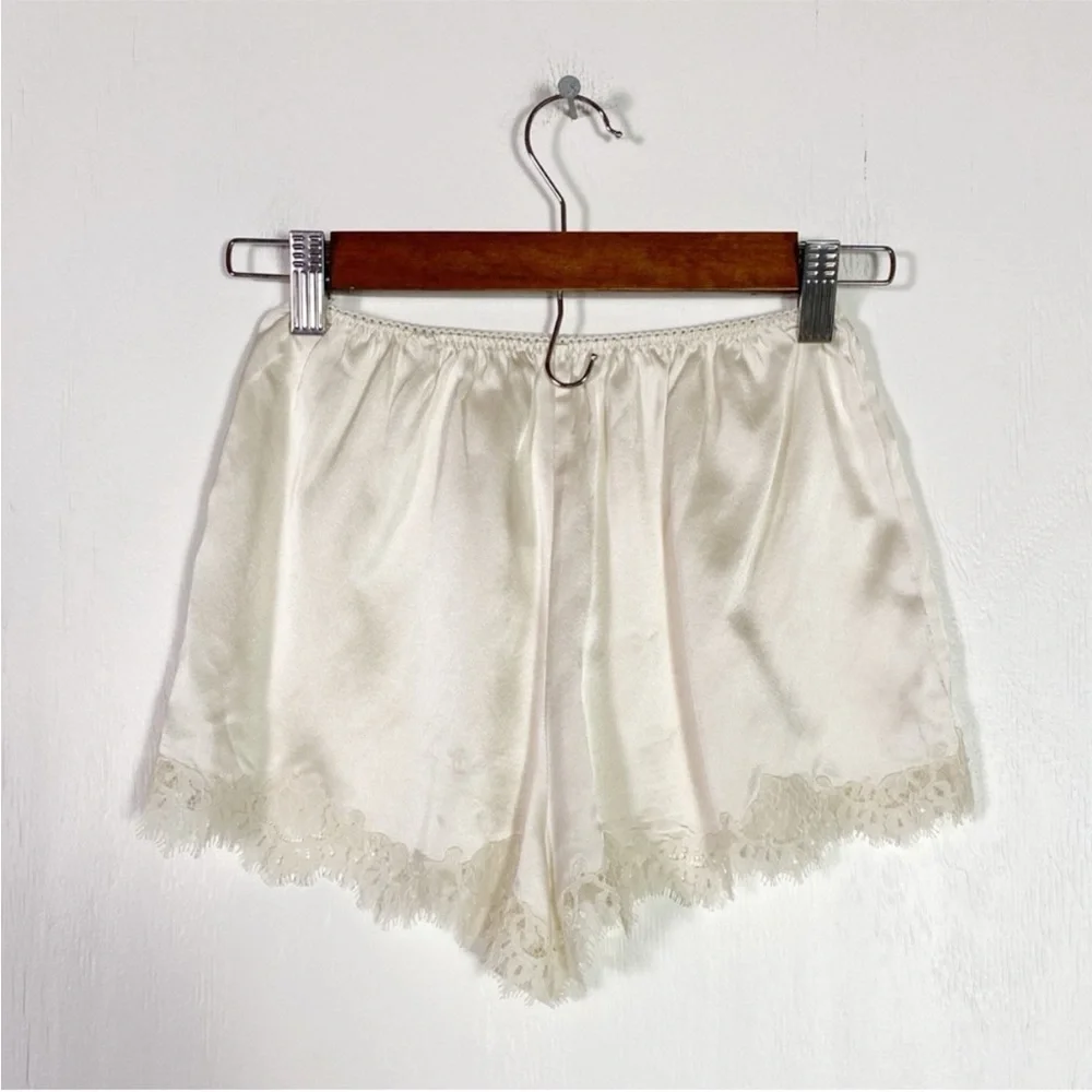 Doen Silk Shorts - Picture 3 of 4